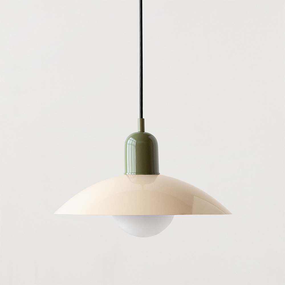 Lampada a sospensione con paralume moderno in metallo colorato