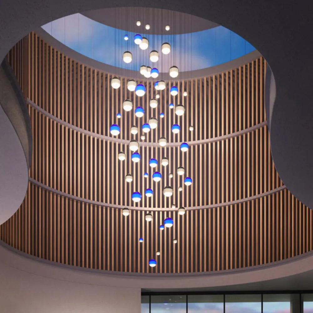 Pendelleuchte mit farbigem Glaskugel-Design