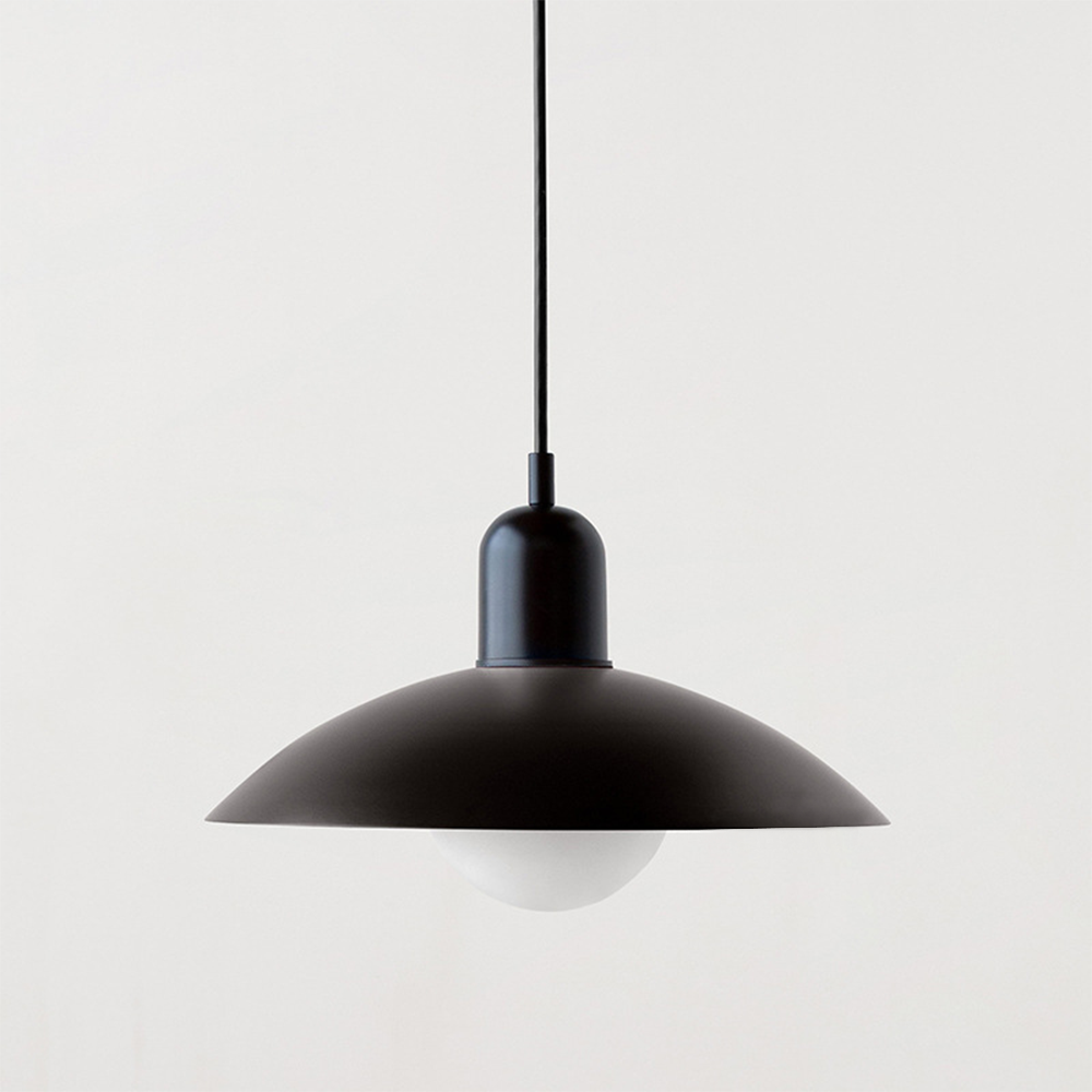 Lampada a sospensione con paralume moderno in metallo colorato