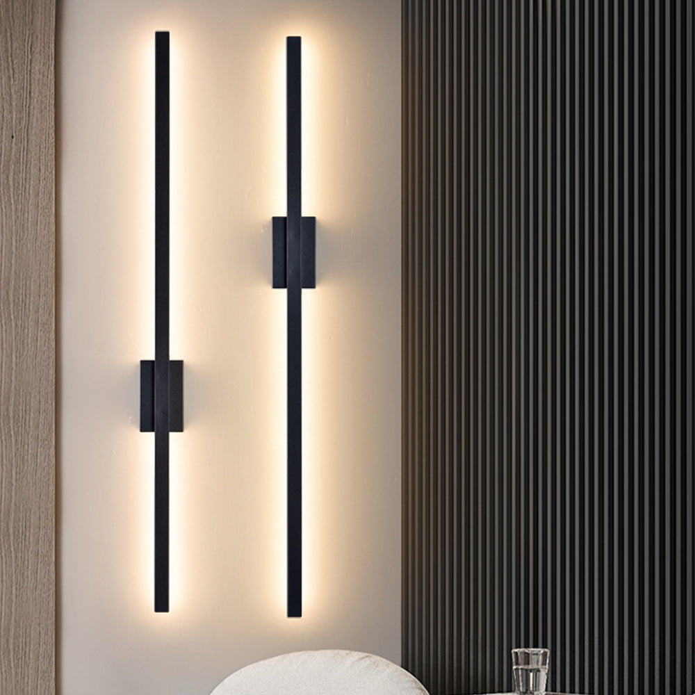 Apliques de pared LED de hierro largos, minimalistas e industriales, para una decoración contemporánea y una iluminación elegante.