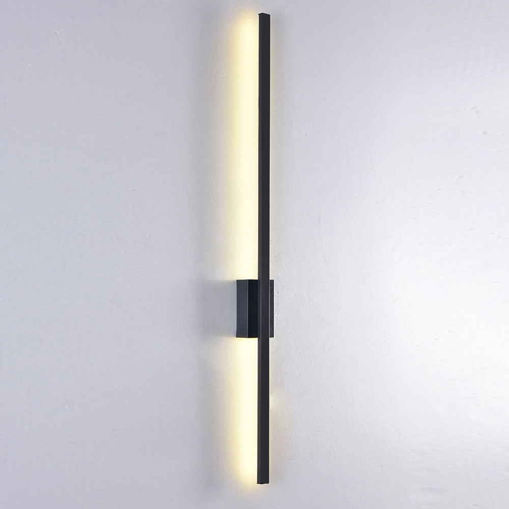 Apliques de pared LED de hierro largos, minimalistas e industriales, para una decoración contemporánea y una iluminación elegante.