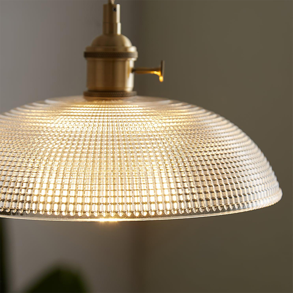 Lampada a sospensione con paralume in vetro a coste