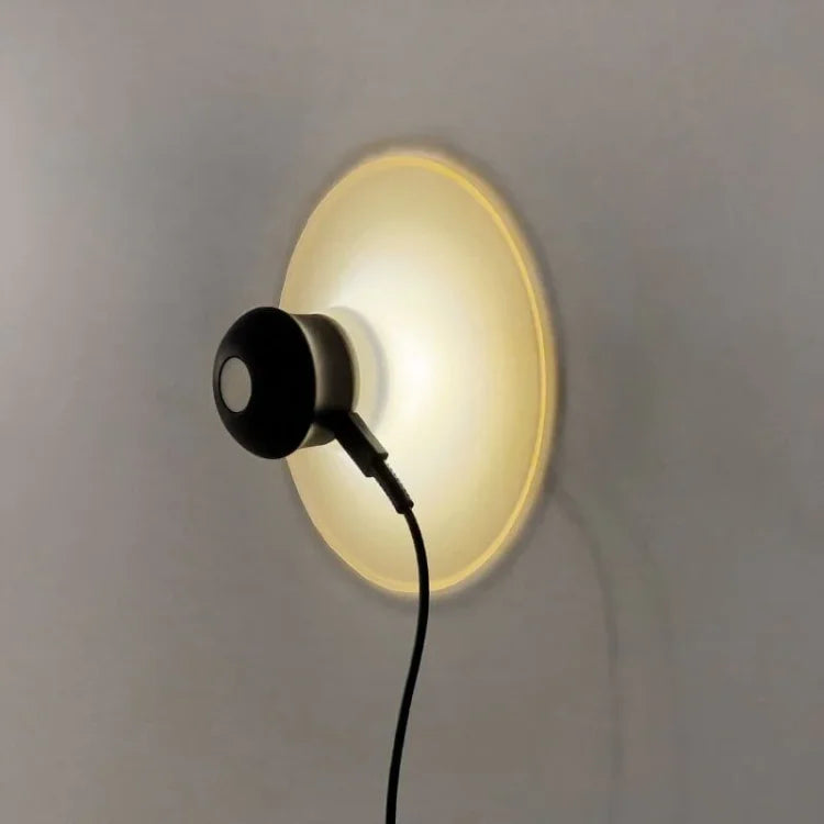 LED-Wandleuchte mit wiederaufladbarer Saugnapfhalterung