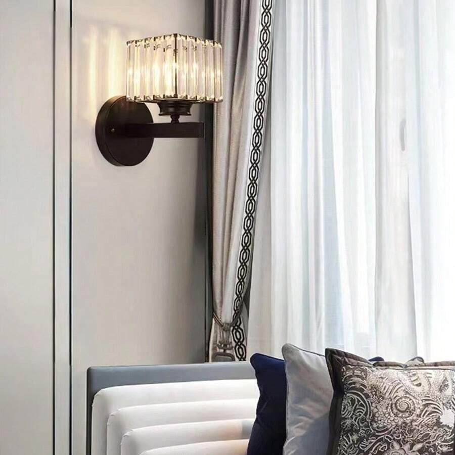 Kristallglas-Wandleuchte mit modernem Arm-Design