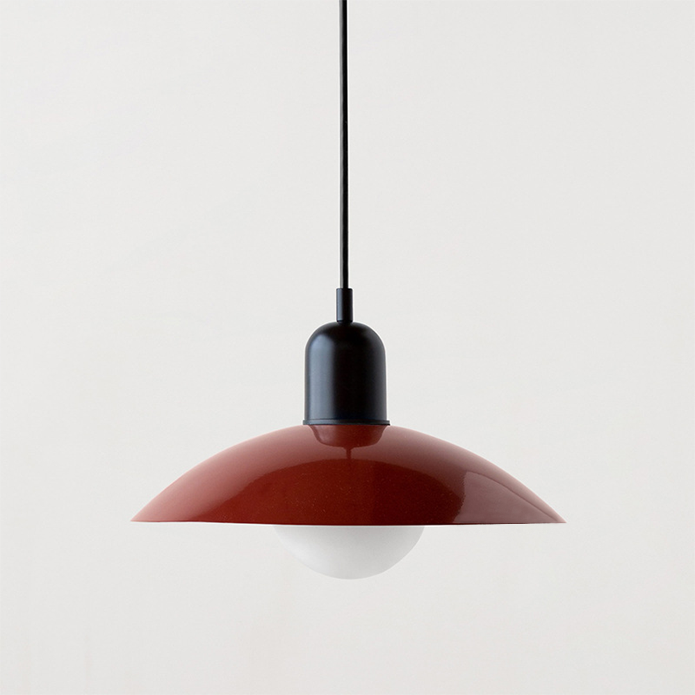 Lampada a sospensione con paralume moderno in metallo colorato