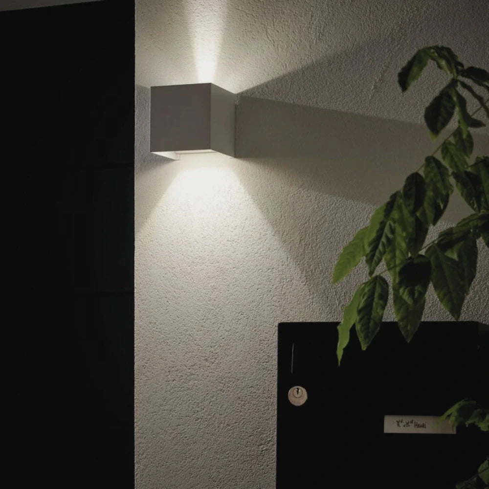 Moderne schwarze Aluminium-Wandleuchte