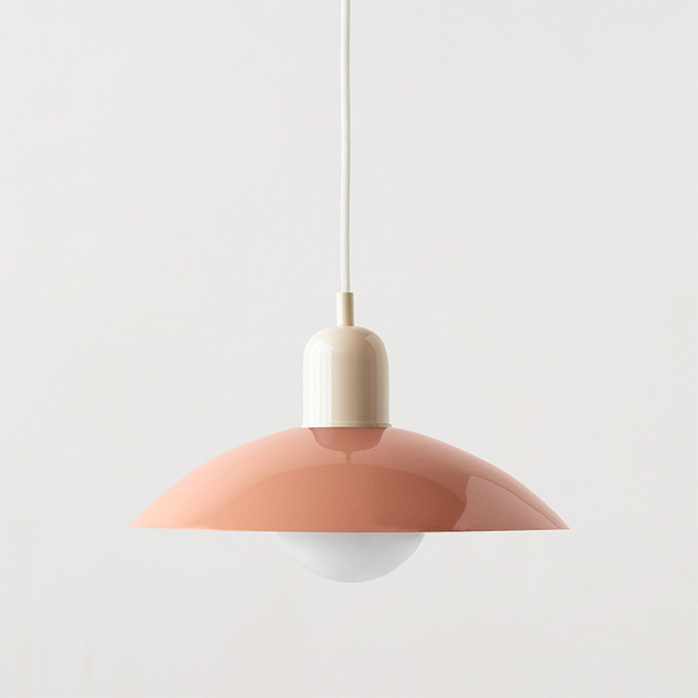 Lampada a sospensione con paralume moderno in metallo colorato