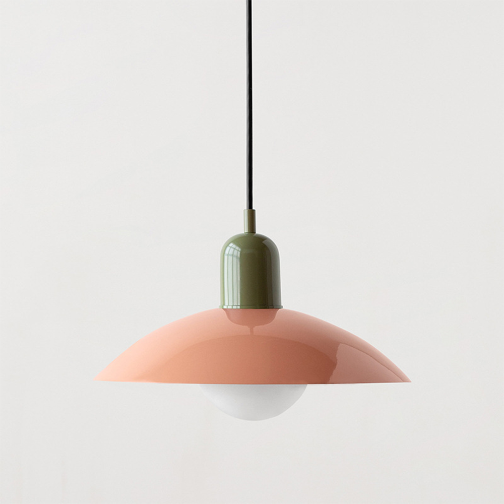 Lampada a sospensione con paralume moderno in metallo colorato