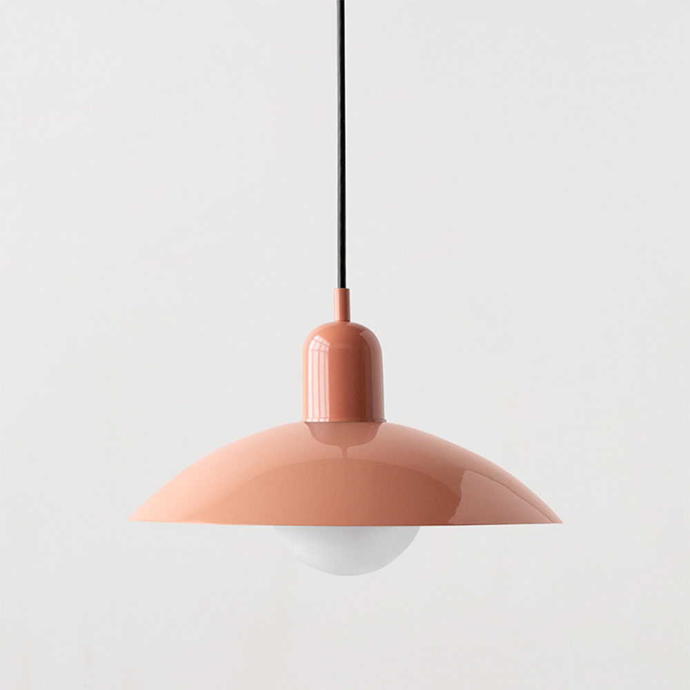 Lampada a sospensione con paralume moderno in metallo colorato