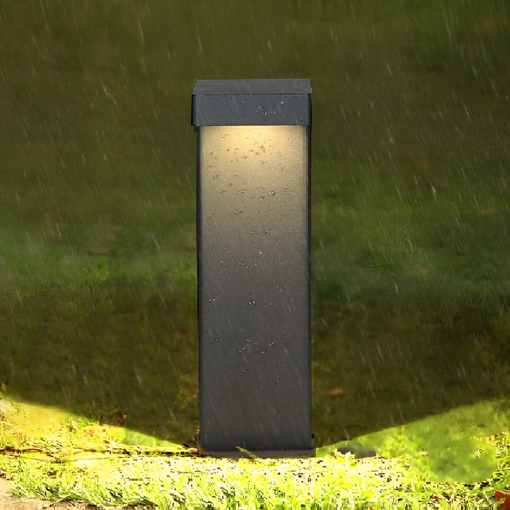 Luce solare da giardino con struttura in metallo nero