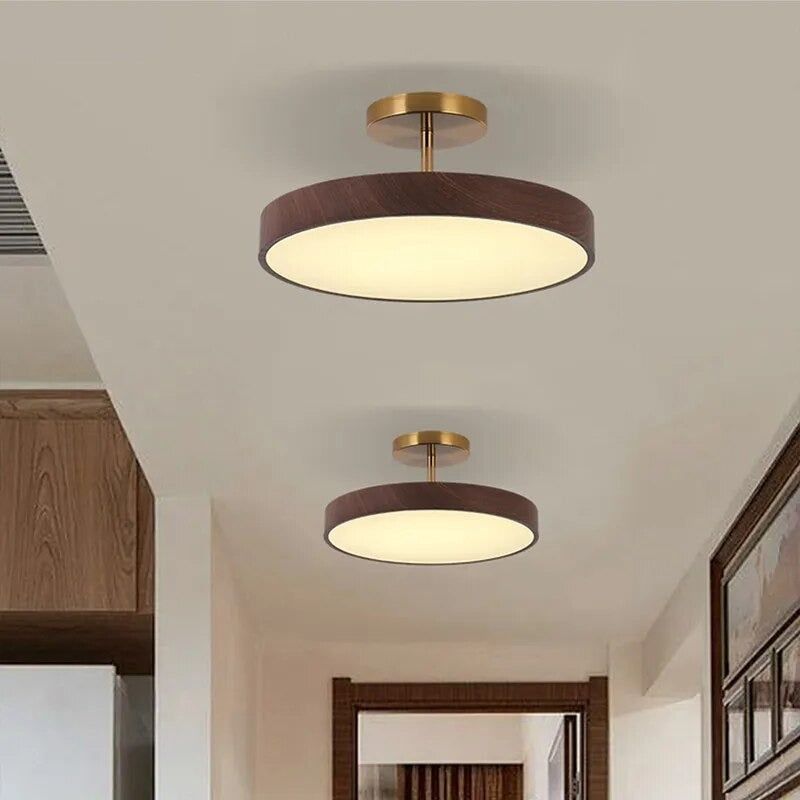 Lampa sufitowa z drewnem i półplafonem LED