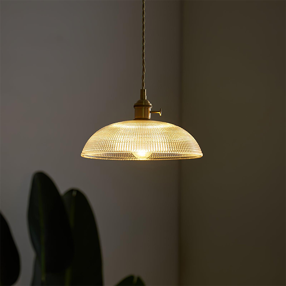 Lampada a sospensione con paralume in vetro a coste