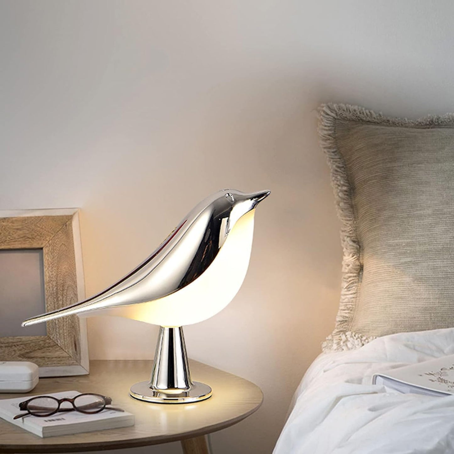 Moderne Holz-LED-Tischlampe im Vogel-Design