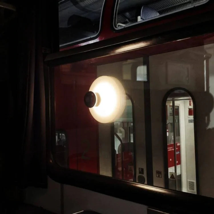 LED-Wandleuchte mit wiederaufladbarer Saugnapfhalterung