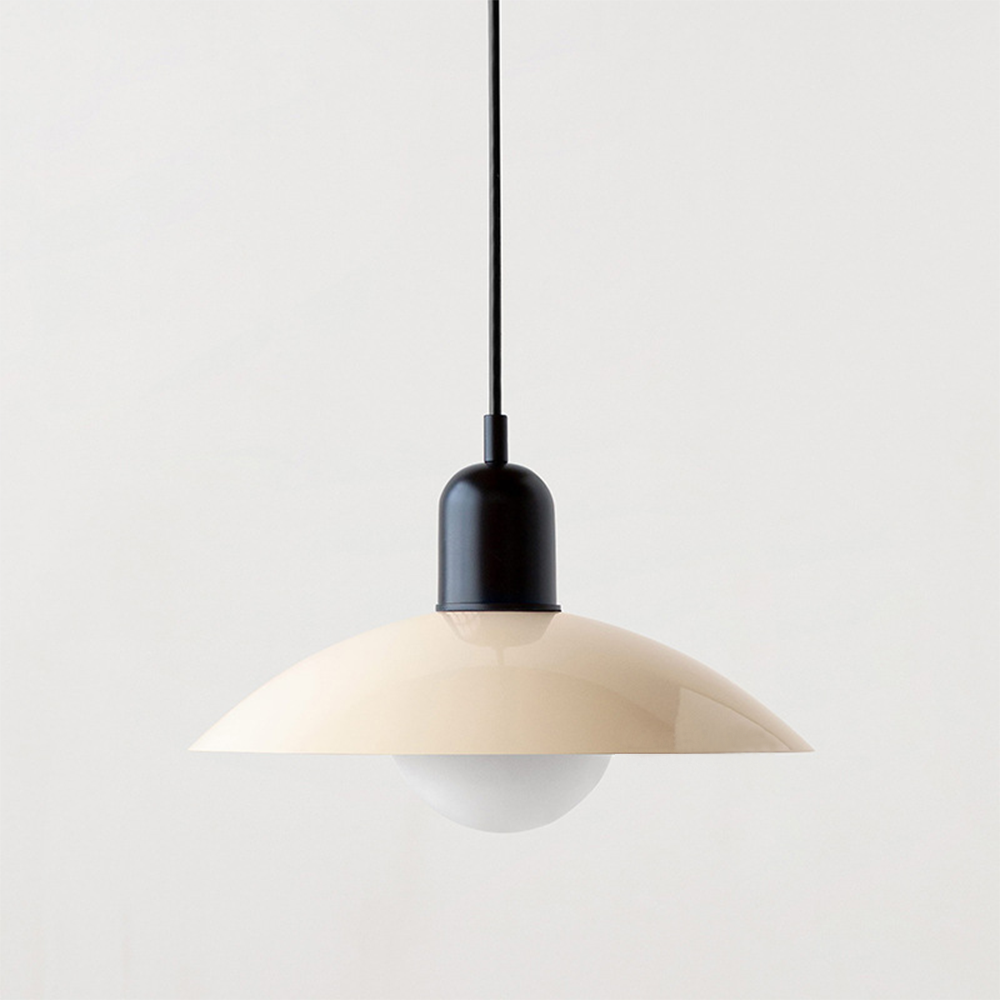 Lampada a sospensione con paralume moderno in metallo colorato