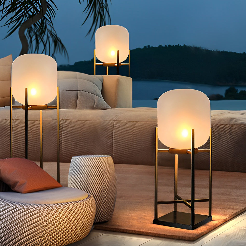 Lampada da terra per esterni con paralume in acrilico moderno