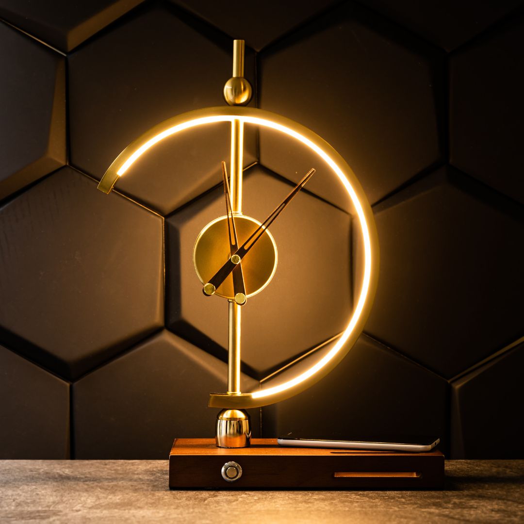Nowoczesna lampa biurkowa LED z ładowarką bezprzewodową