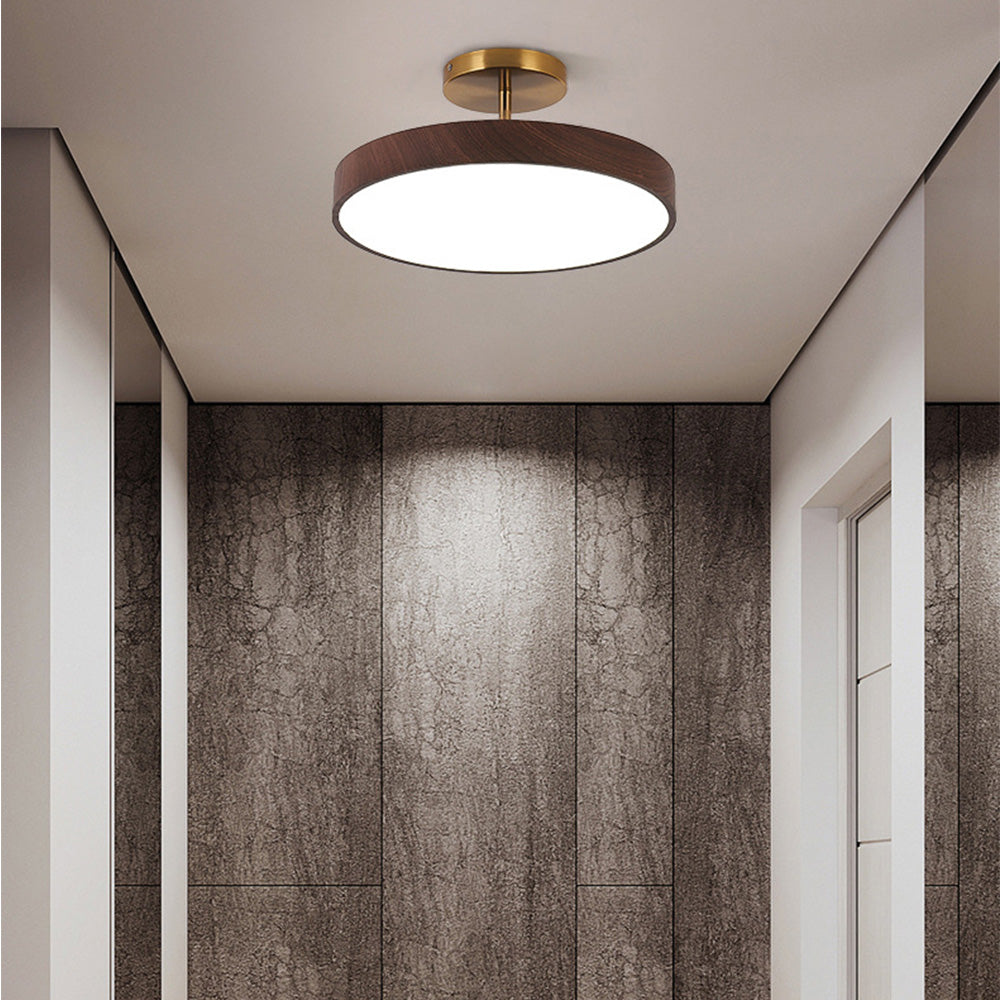 Lampa sufitowa z drewnem i półplafonem LED