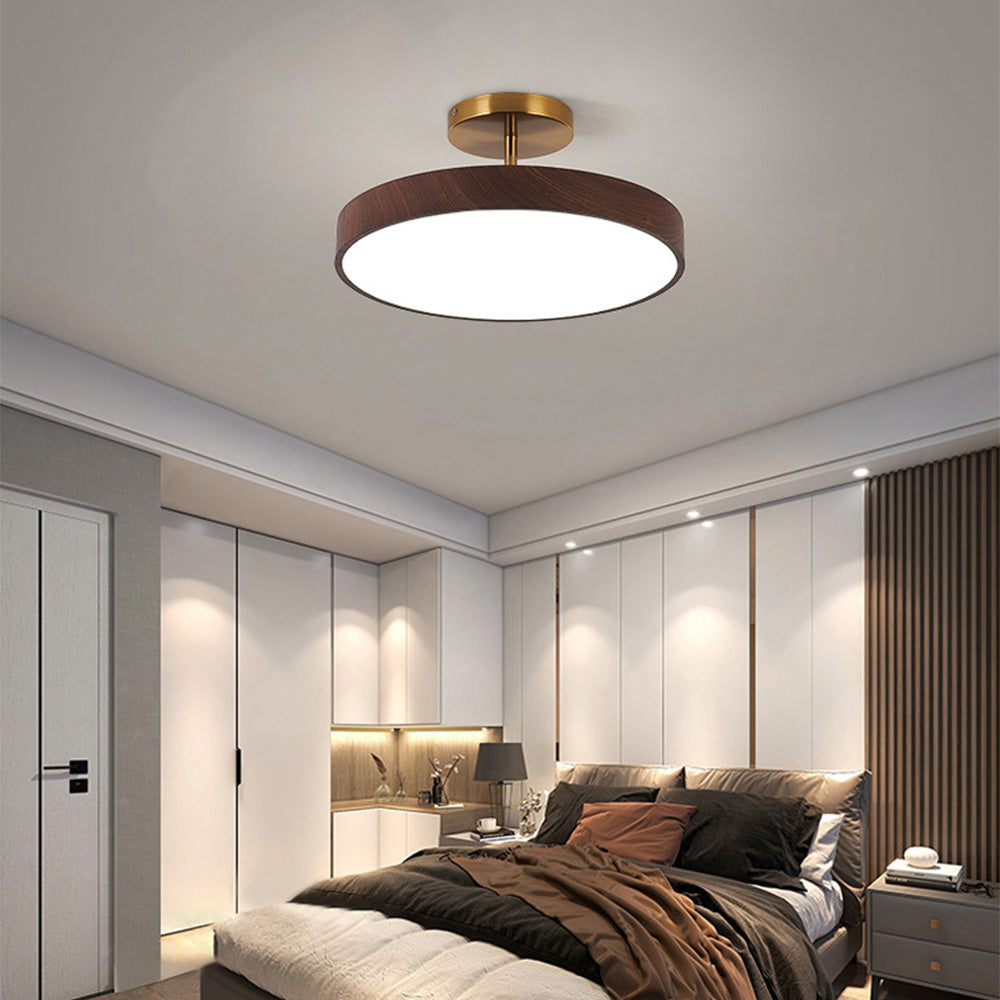 Lampa sufitowa z drewnem i półplafonem LED