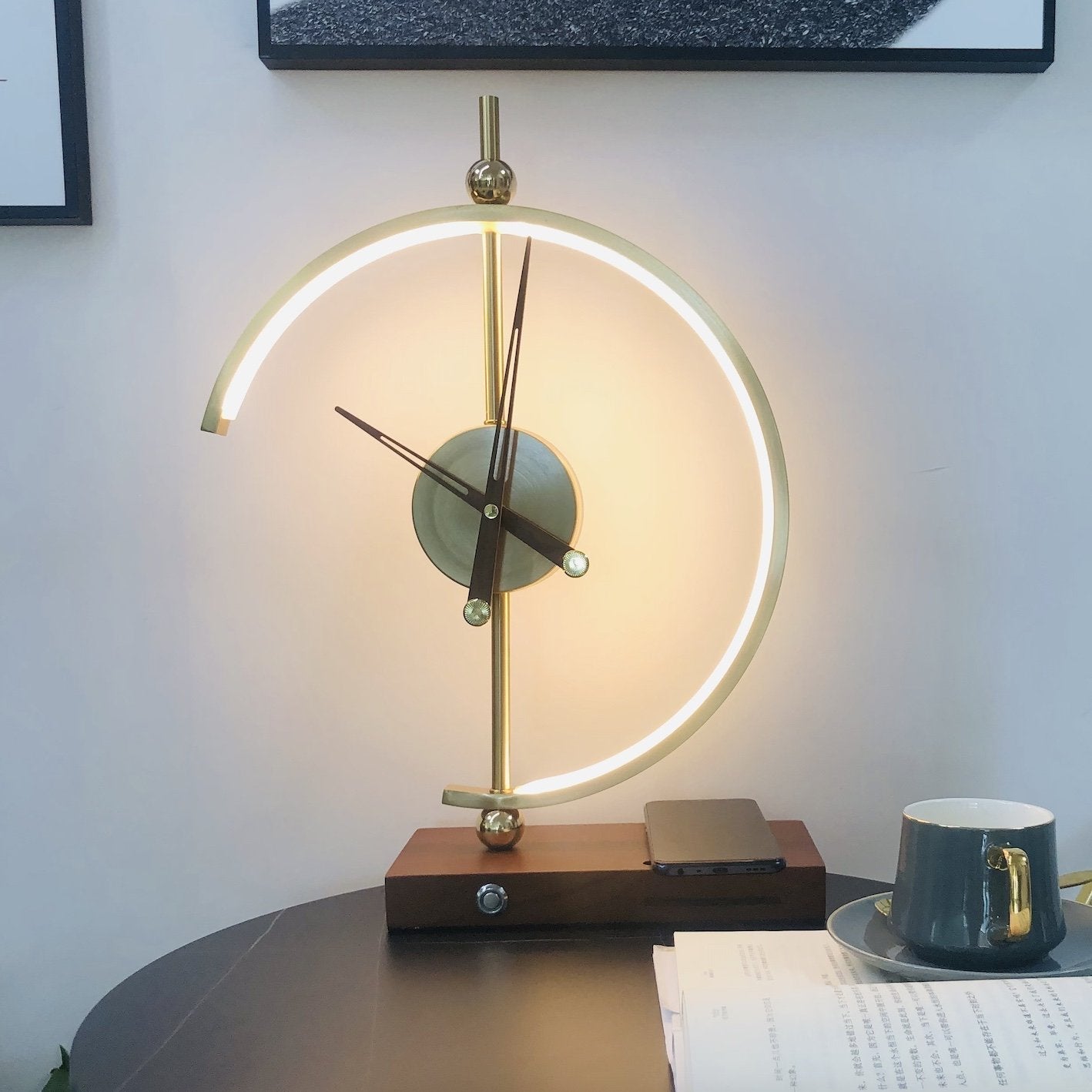 Lámpara de escritorio LED Reloj Carga inalámbrica Madera