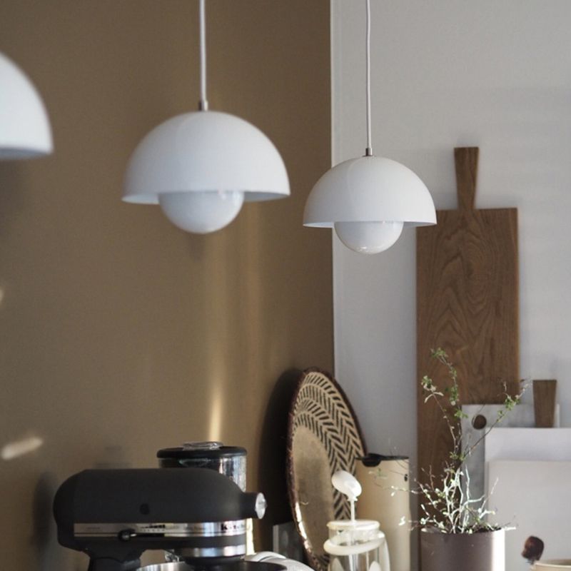Lampada a sospensione moderna con cupola in metallo
