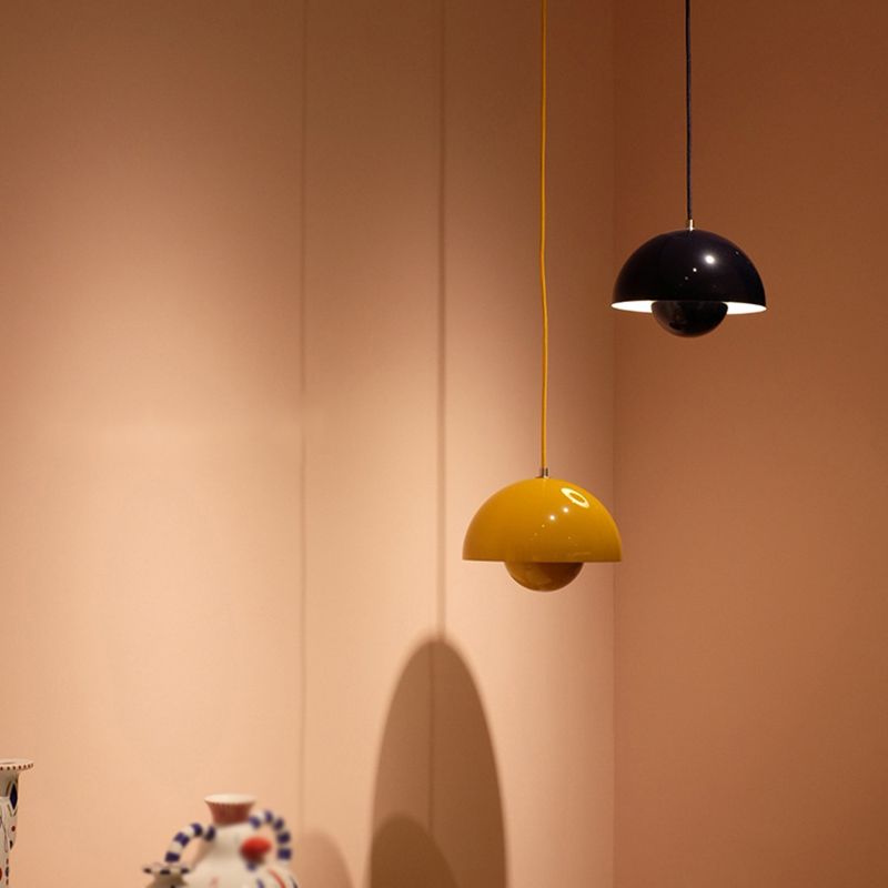Lampada a sospensione moderna con cupola in metallo