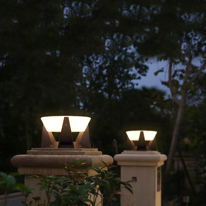 Luz LED solar para jardín de exterior con marco de hierro