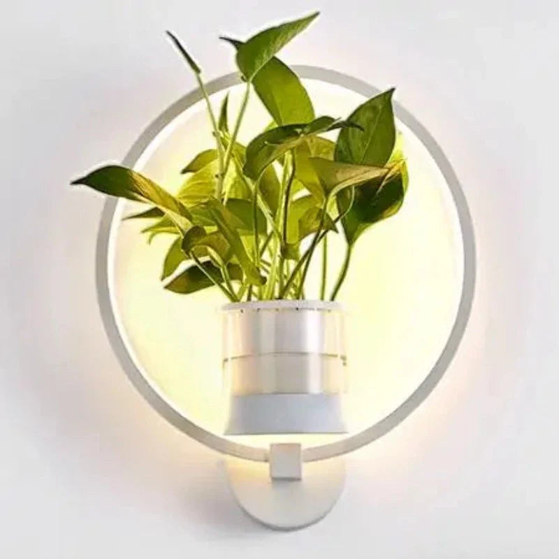 Wandleuchte mit Glas-Pflanzenhalter