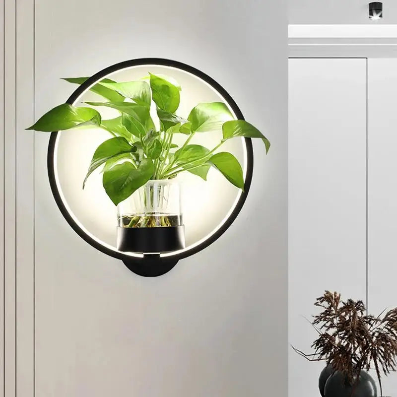Wandleuchte mit Glas-Pflanzenhalter