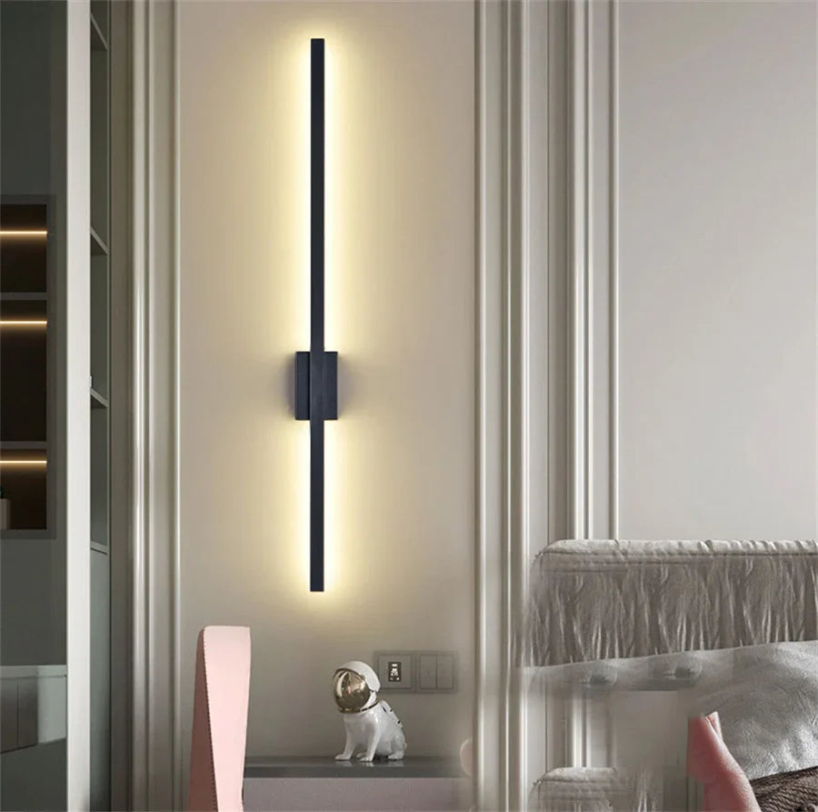 Apliques de pared LED de hierro largos, minimalistas e industriales, para una decoración contemporánea y una iluminación elegante.
