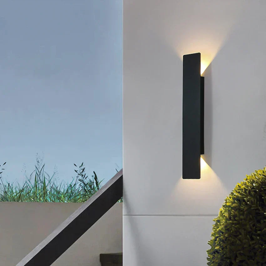 Zewnętrzna czarna lampa ścienna LED aluminiowa nowoczesna