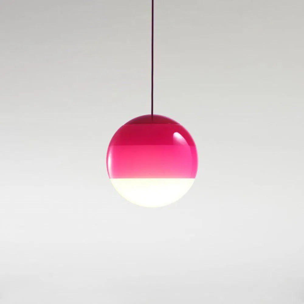 Pendelleuchte mit farbigem Glaskugel-Design
