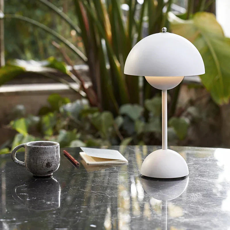 Lámpara de mesa de hierro con forma de cúpula para mesita de noche