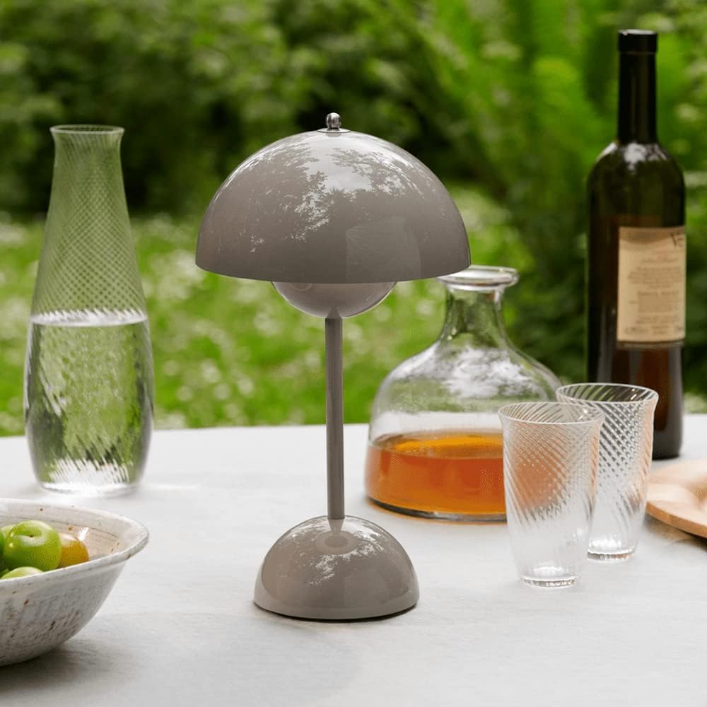 Lámpara de mesa de hierro con forma de cúpula para mesita de noche