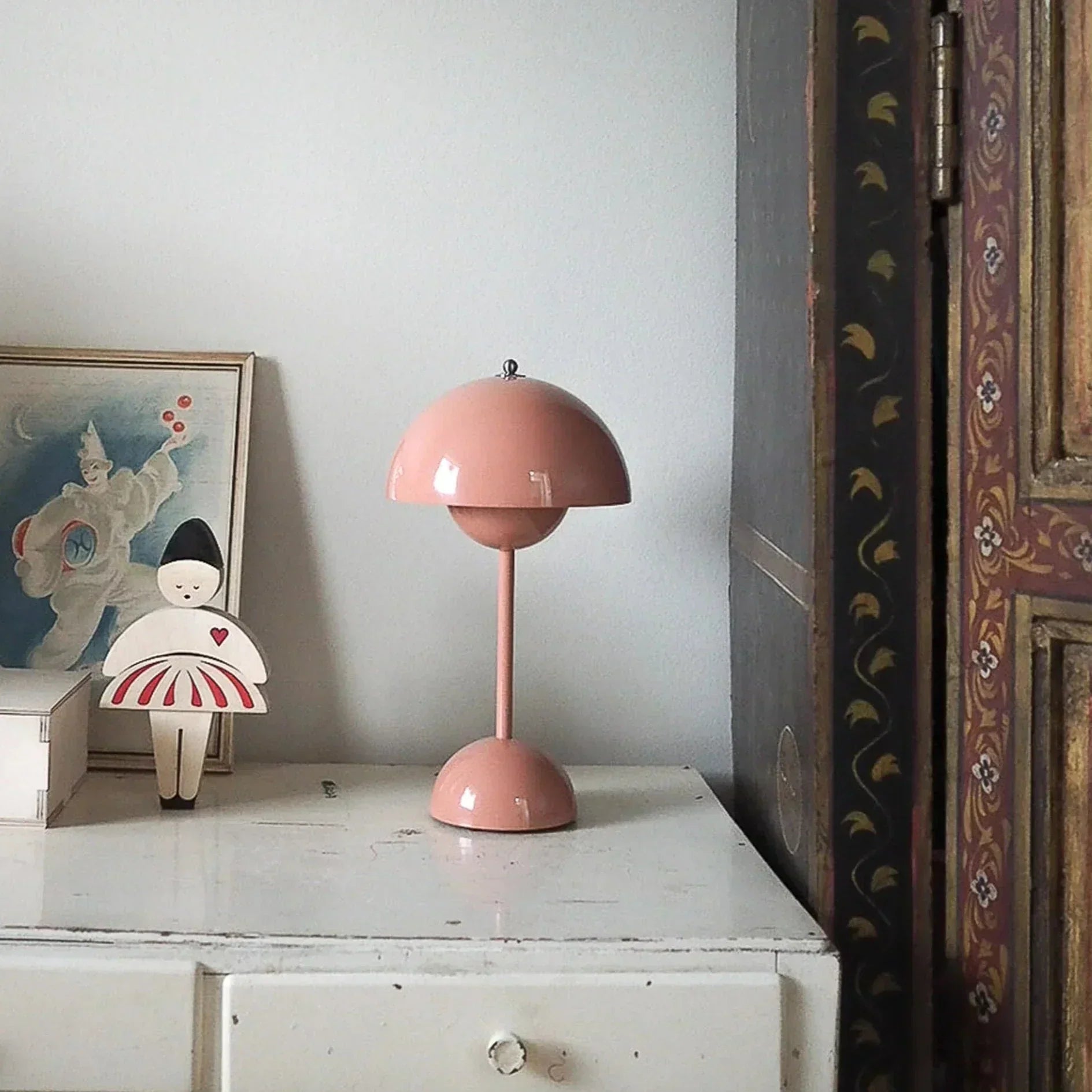 Lámpara de mesa de hierro con forma de cúpula para mesita de noche