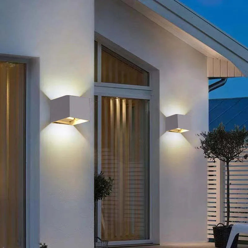 Applique moderna in alluminio nero a LED