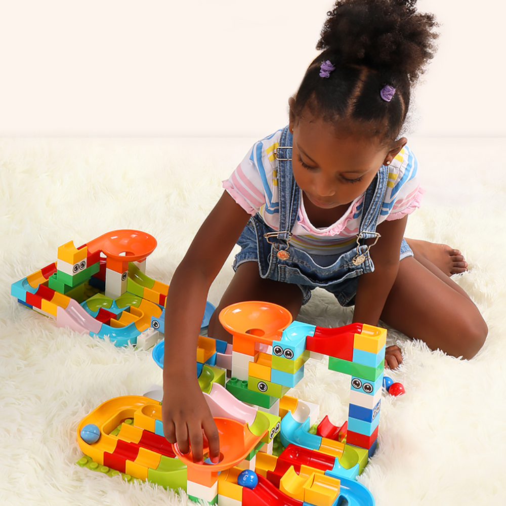 Set de construcción de pista de canicas para niños