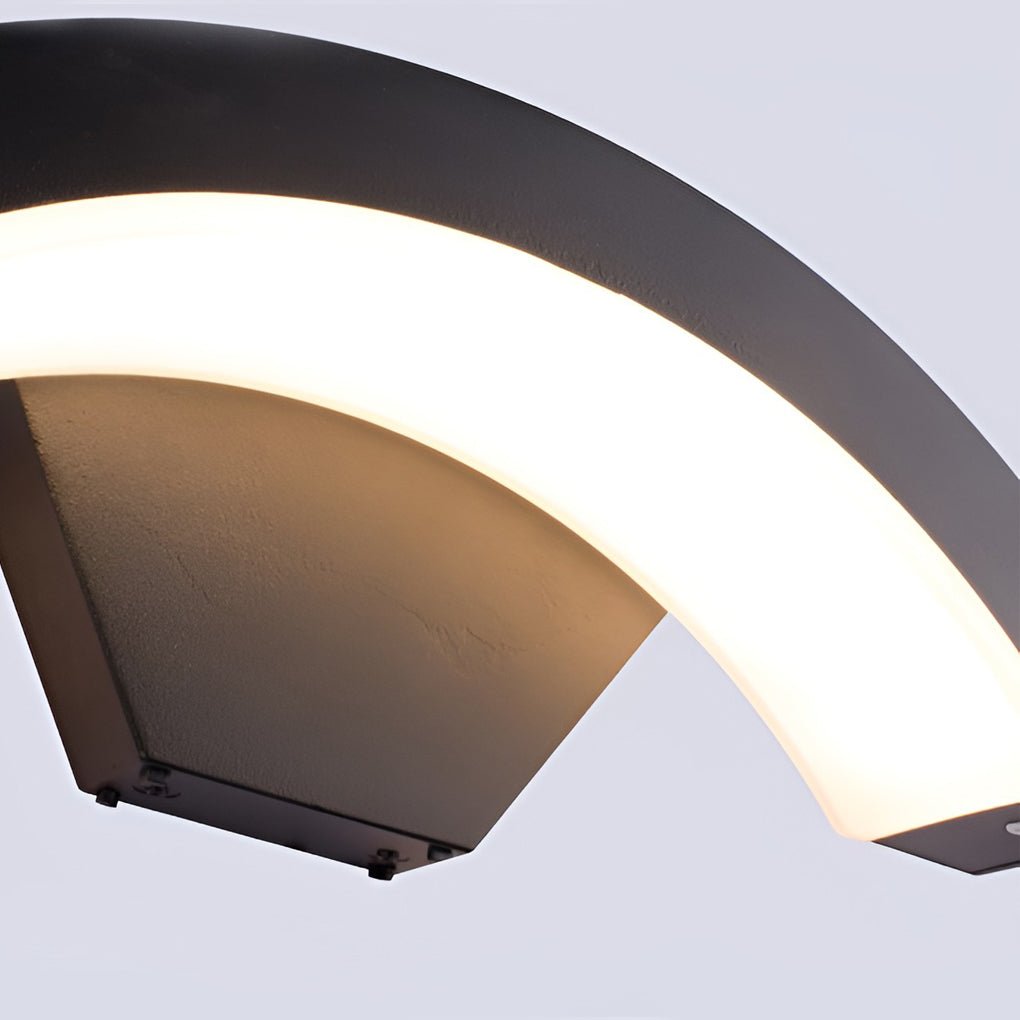 Zewnętrzna lampa ścienna z zakrzywionym wzorem LED