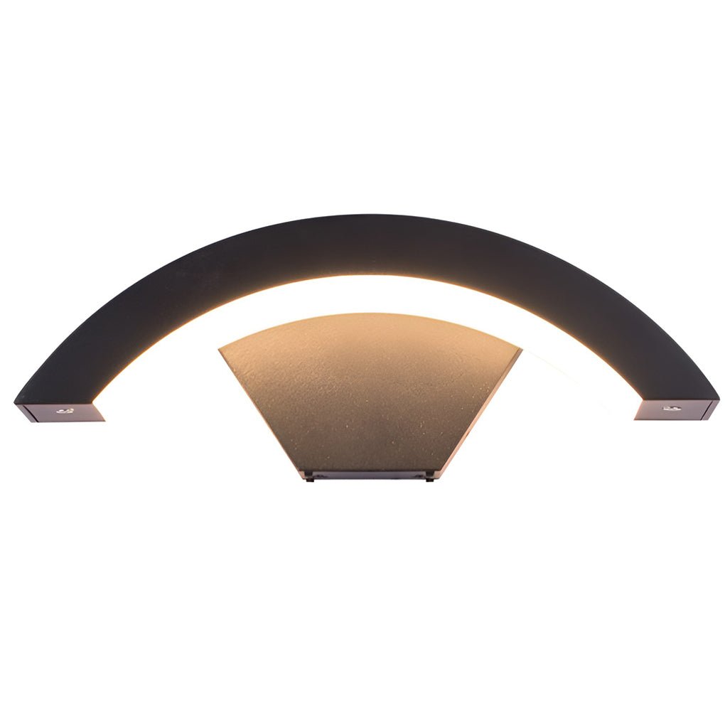 Zewnętrzna lampa ścienna z zakrzywionym wzorem LED