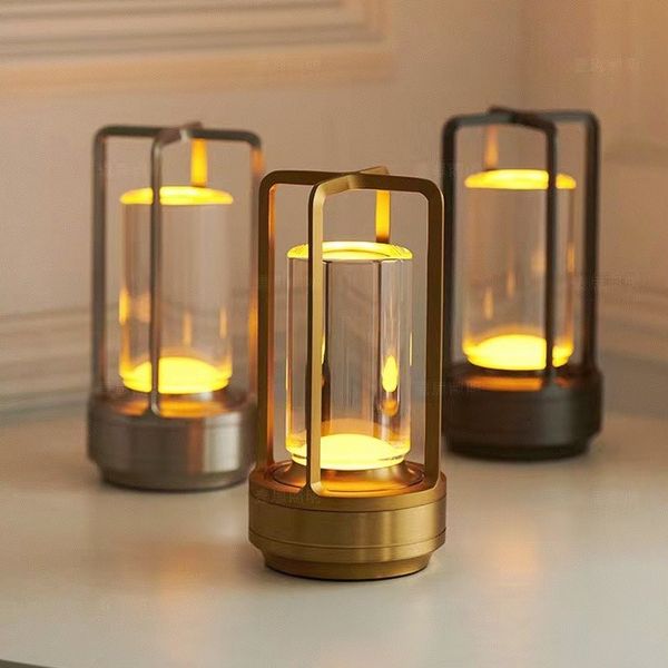 Lampada da tavolo in cristallo con effetto candela LED