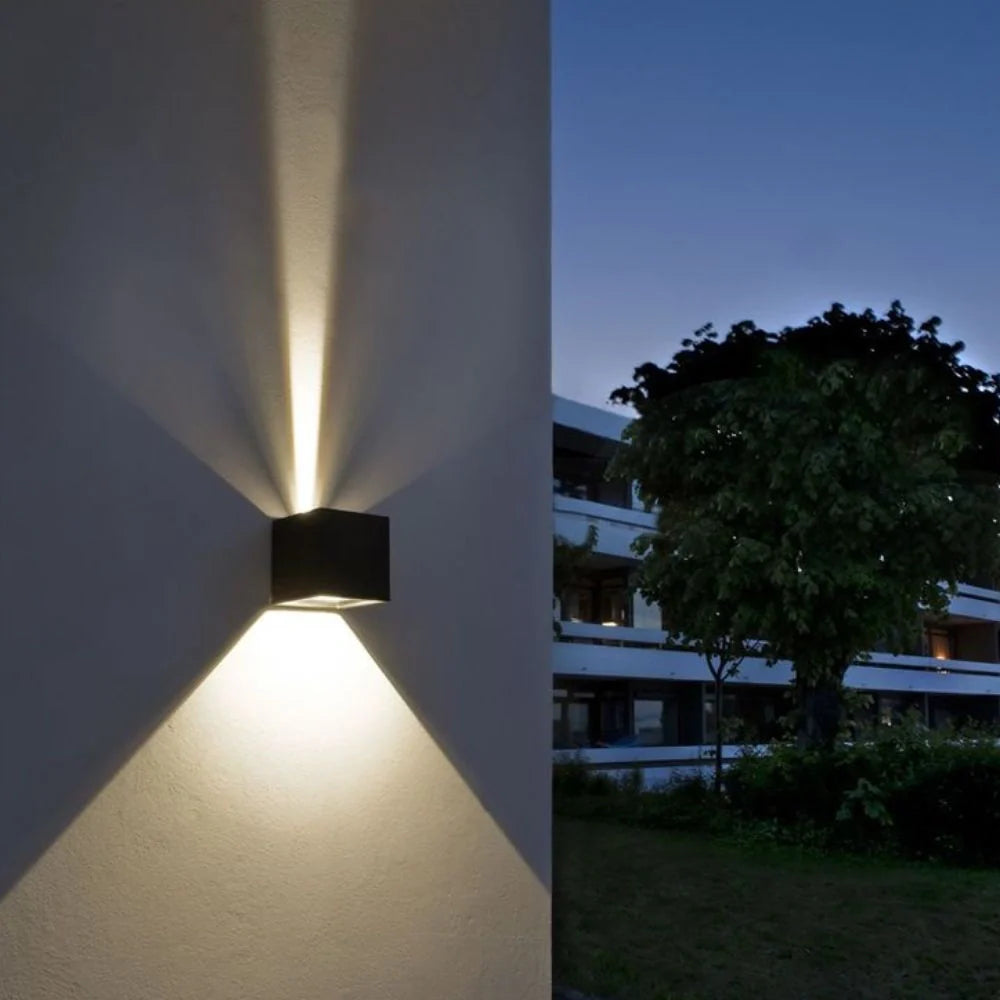 Moderne schwarze Aluminium-Wandleuchte