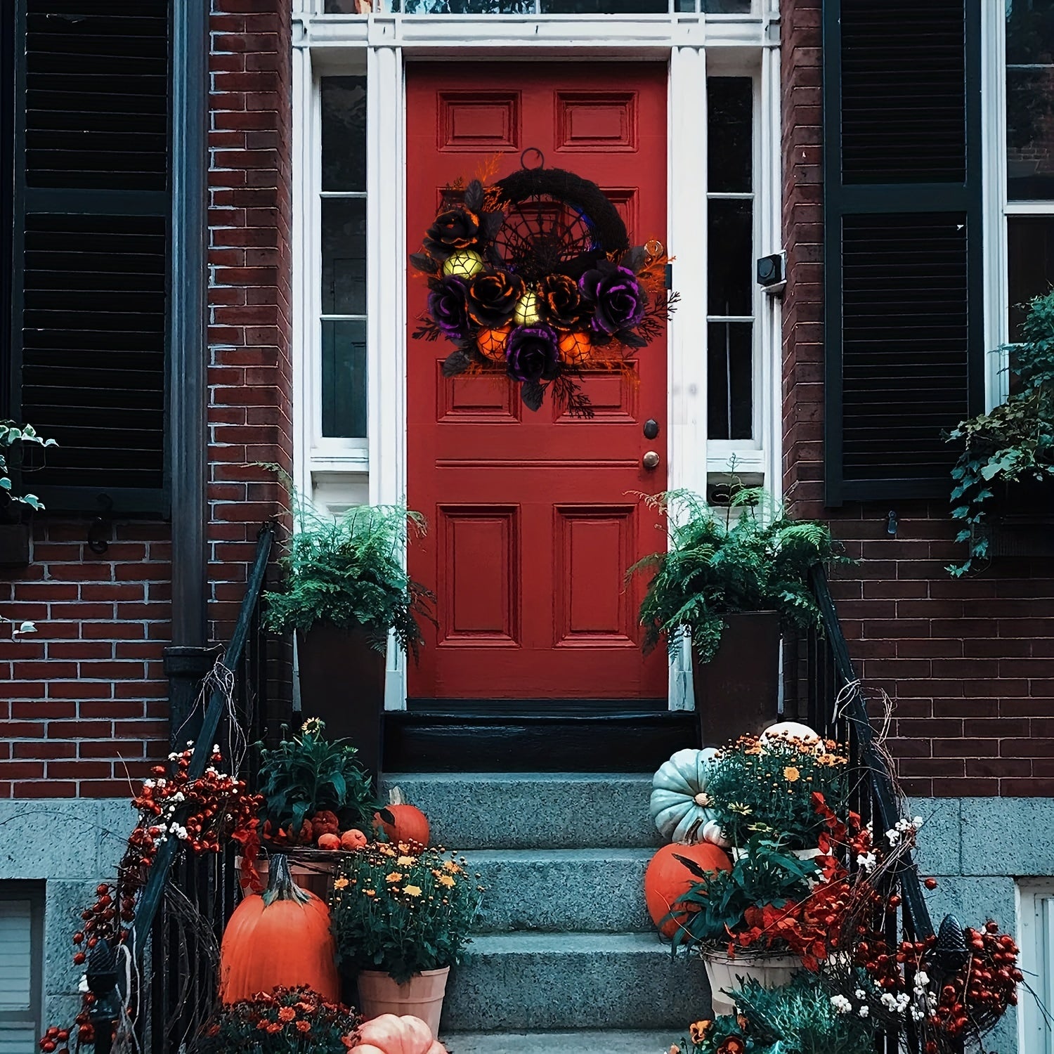Halloweenowy gotycki wieniec z kwiatami i pajęczyną | Straszna dekoracja drzwiowa