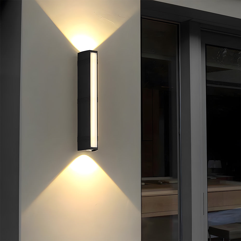 Lámpara de pared moderna exterior vertical con luz LED
