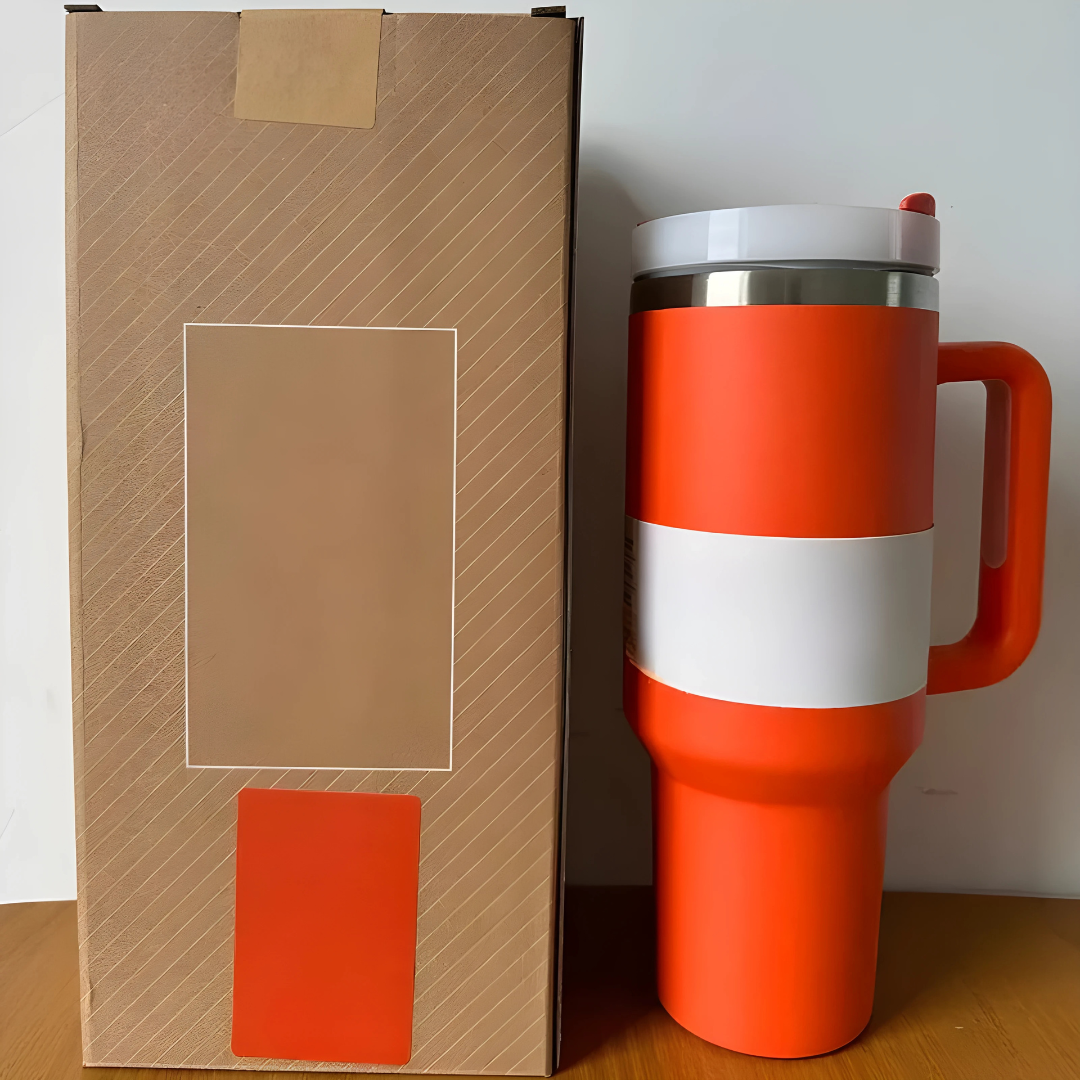 Mug de voyage en acier inoxydable isolé
