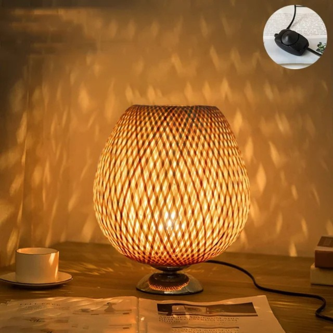 Lámpara de mesa con pantalla tejida de bambú natural