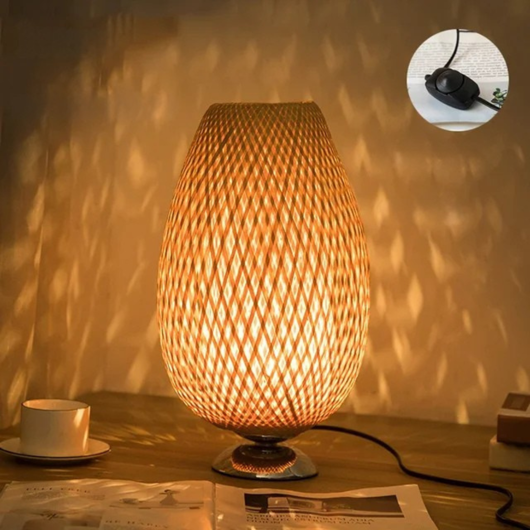 Lámpara de mesa con pantalla tejida de bambú natural