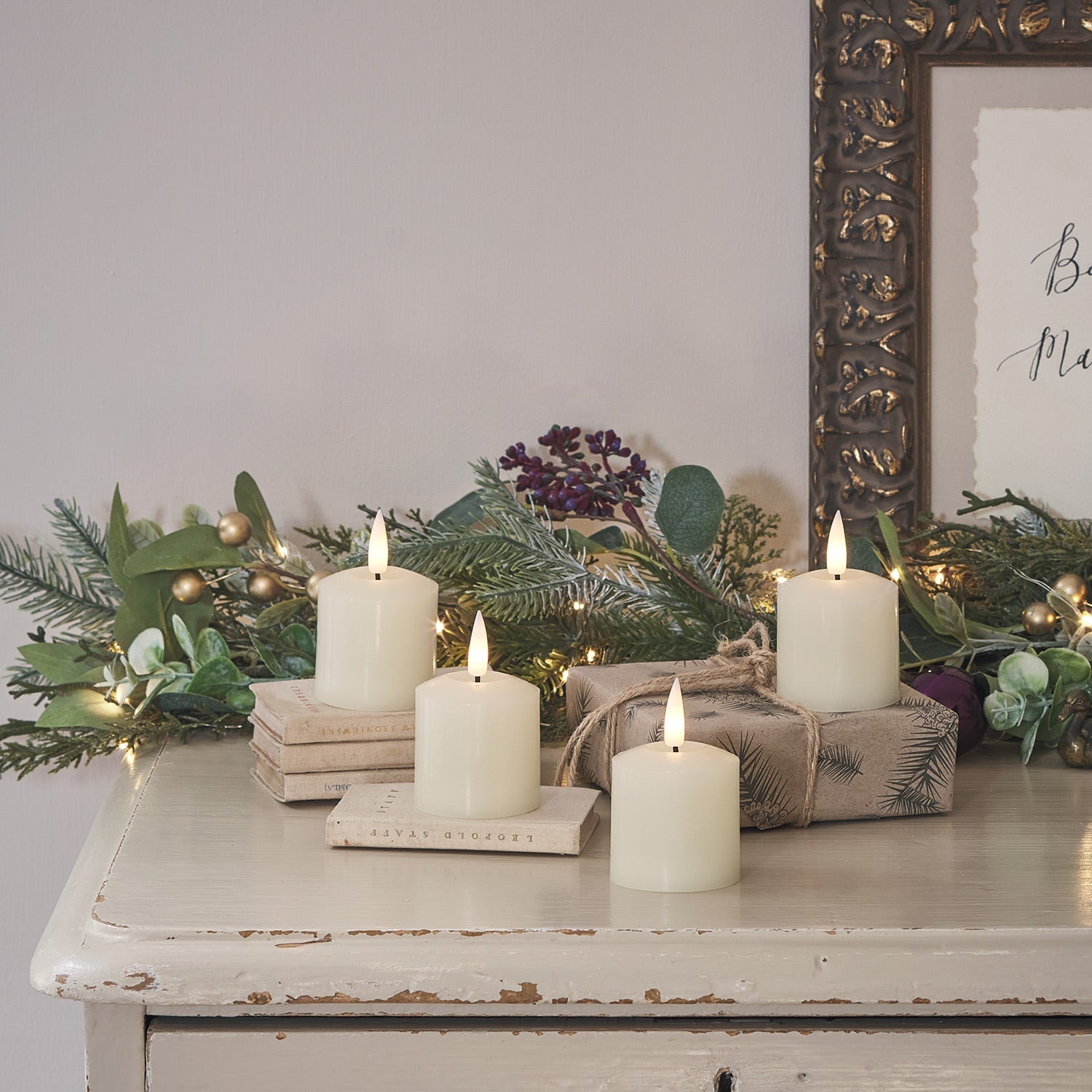 CA19005_4-TruGlow-LED-Votive-Candles-Christmas.jpg