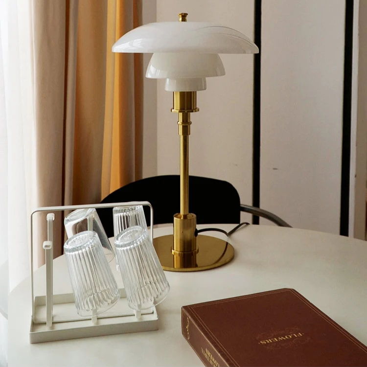 scandinavian-style-table-lamp--7-biiyd5