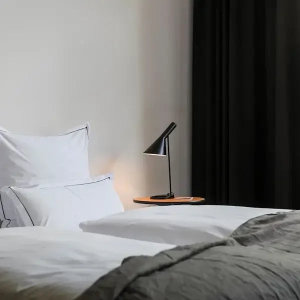sleek-modern-table-lamp-for-st-3-3epk3k