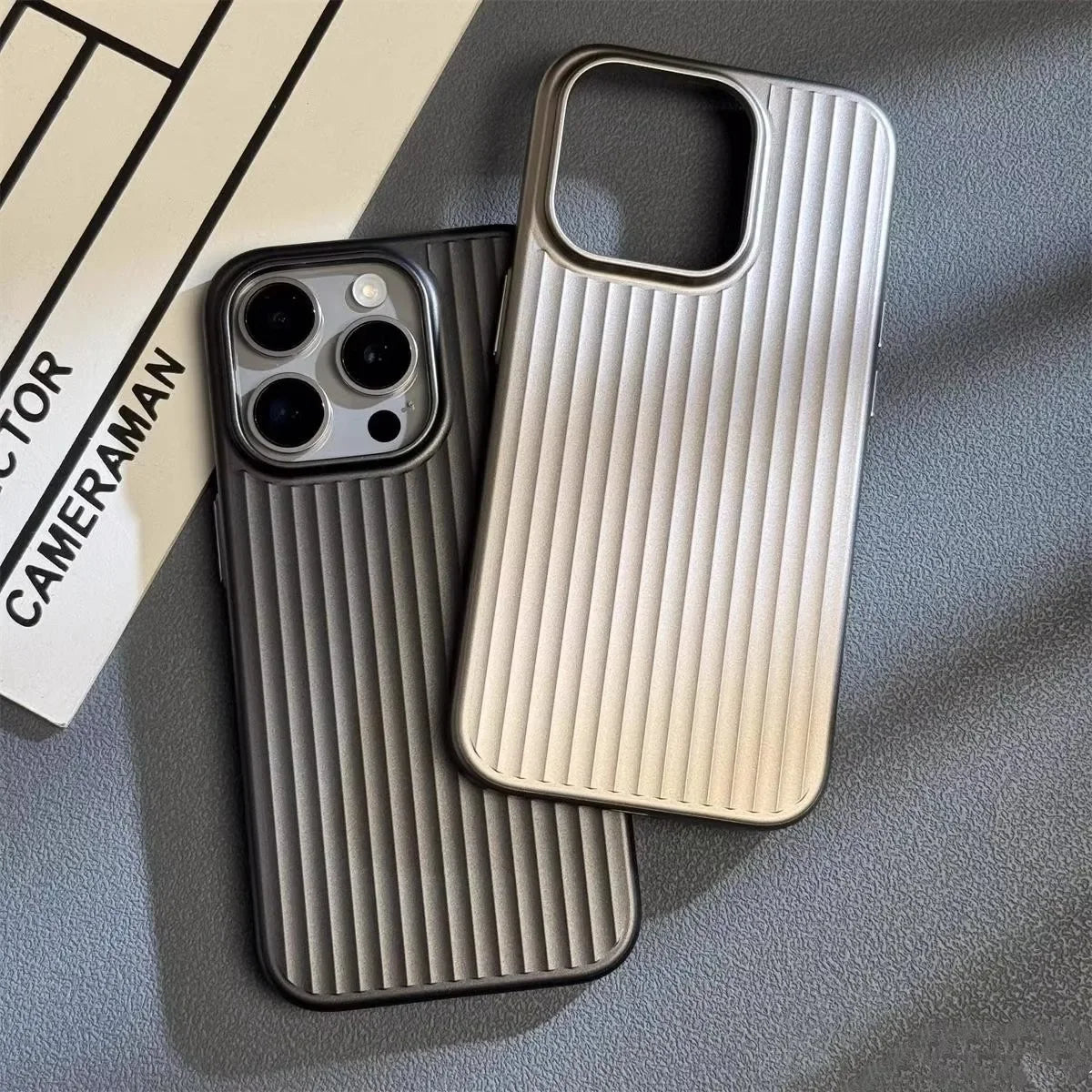 Coque de téléphone fine antichoc à nervures mate